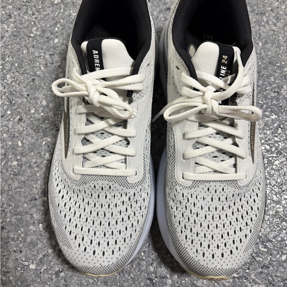 Brooks Women's White and Black Athletic Running Shoes